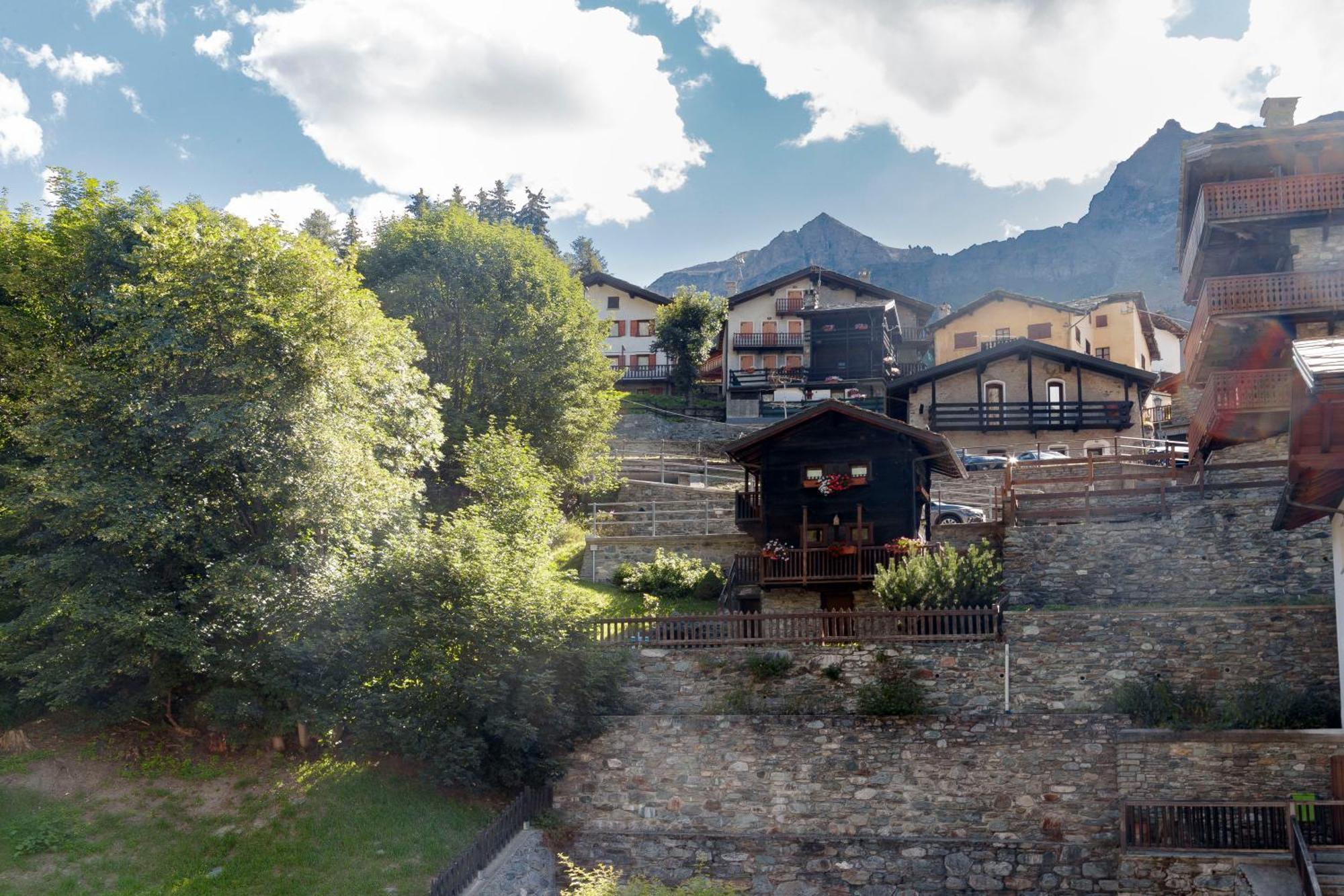 Hellochalet - Maison Paquier - Family Ski Holiday In The Resort Center Valtournenche Exterior photo